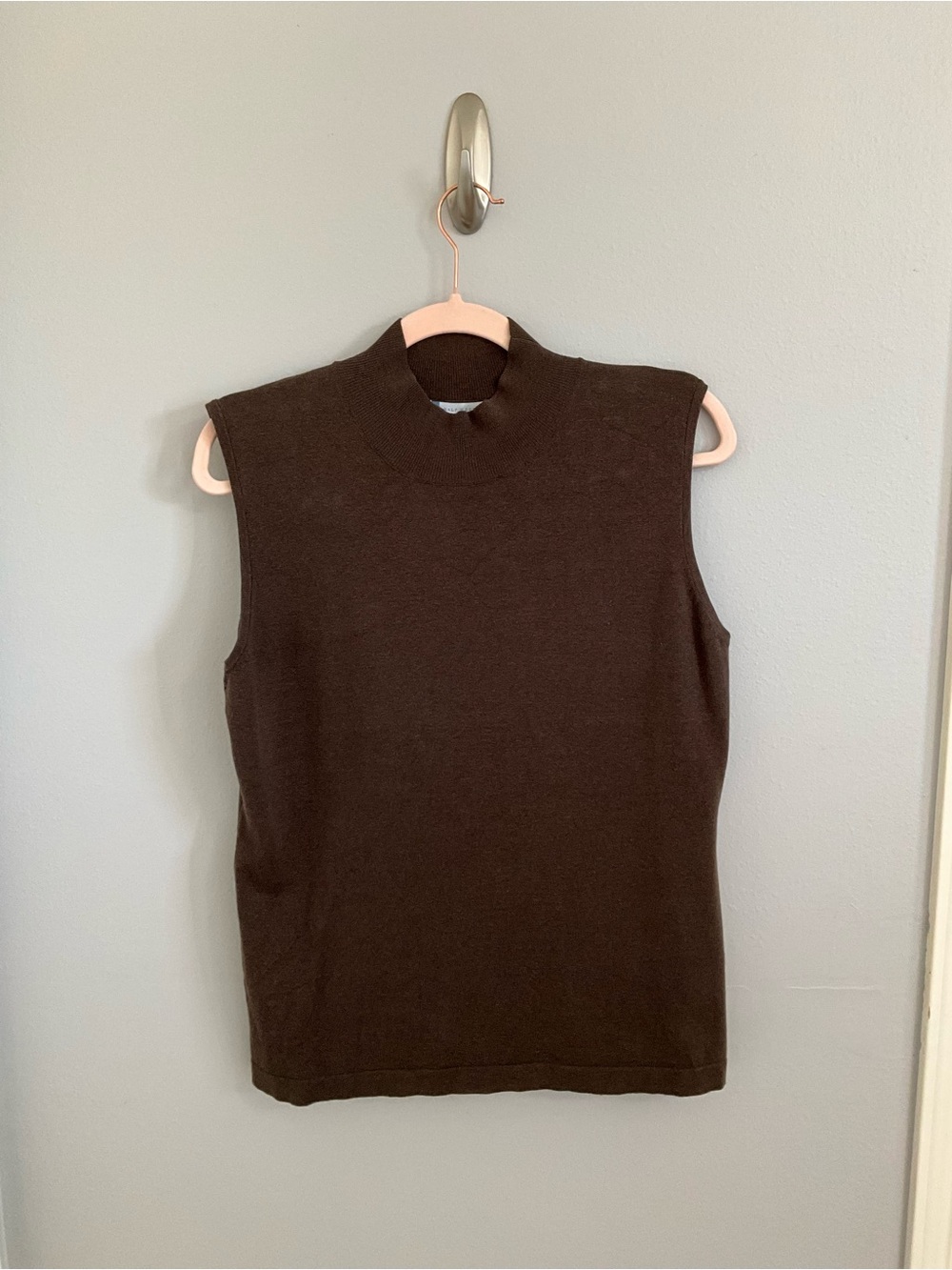 Sleeveless Mock Neck Knit Top in Dark Brown